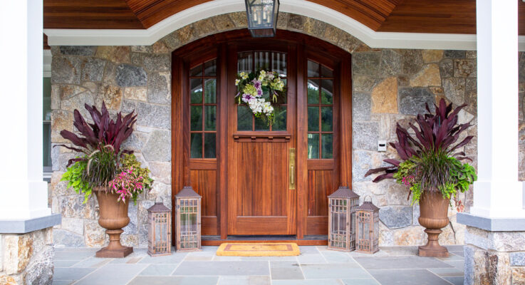 Selecting the Ideal Wood for Your Home’s Entry Door